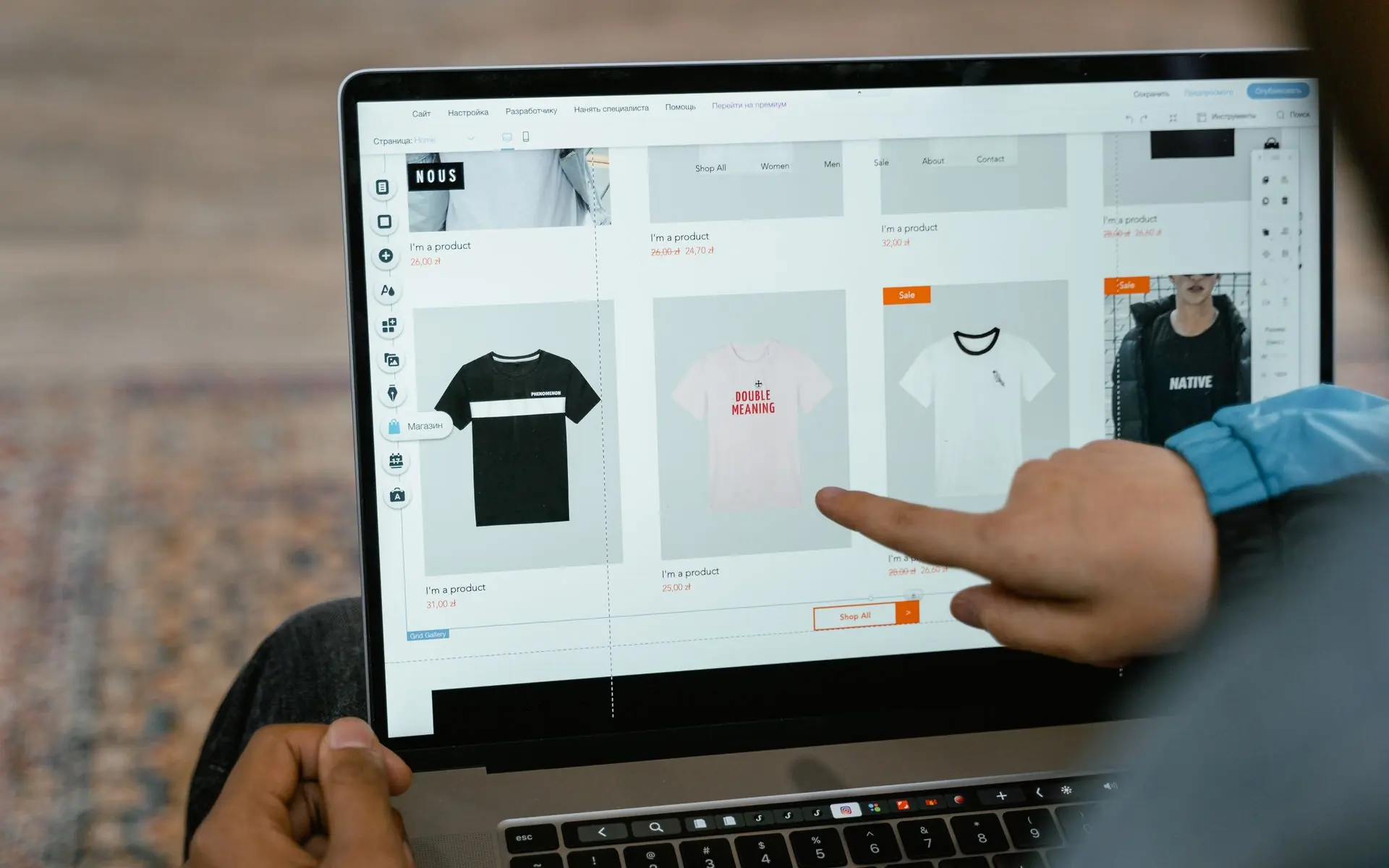 Person choosing product options on a screen.