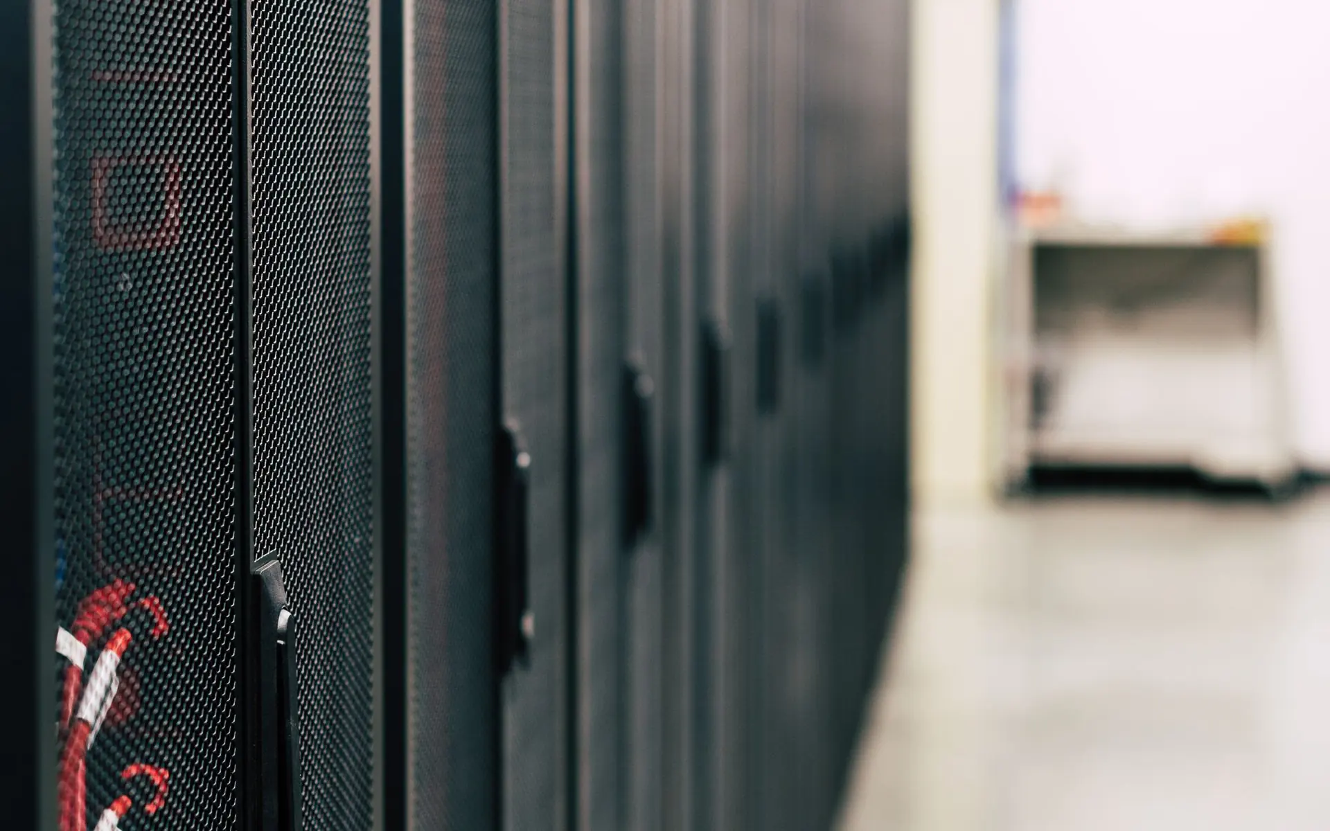Article cover: website disaster-recovery planning session.